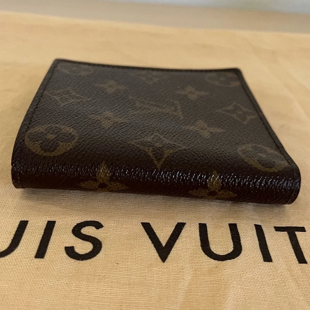 Louis Vuitton Men Marco Bifold Wallet EUC
